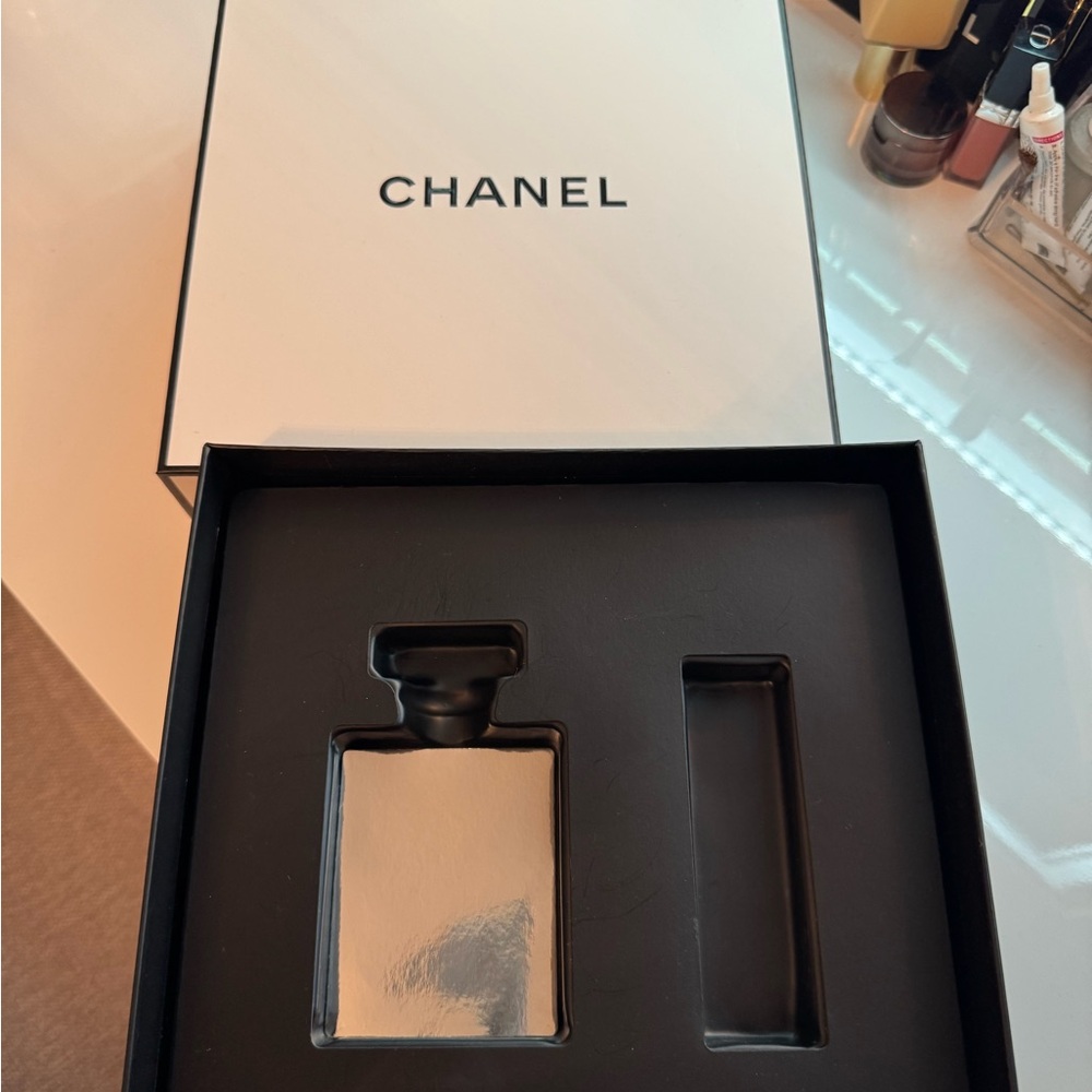 ✨ Chanel Perfume Box ✨ - Picture 2 of 2
